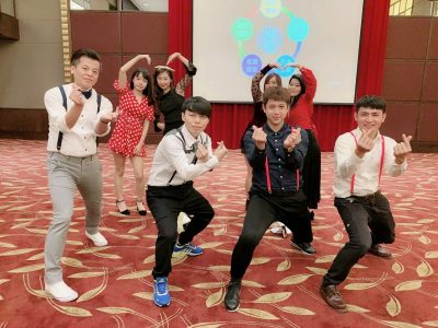 大家好 偶棉係精塑系舞團