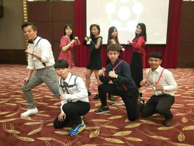 阿憲阿憲 醒醒喔~ 都還沒開始表演耶!