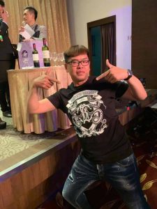 阿輝喝醉逆?